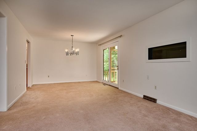 15 Red Fox Ln, Amherst, MA 01002