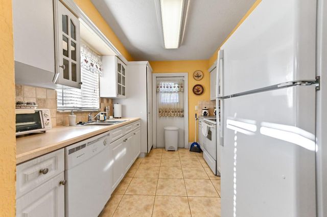 1100 Summer Street 1, Palm Springs, FL 33461