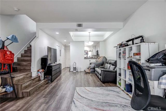 532 N Mariposa Avenue 104, Los Angeles, CA 90004