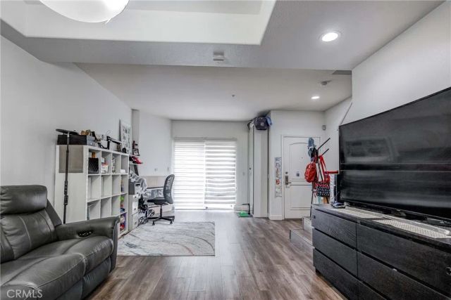 532 N Mariposa Avenue 104, Los Angeles, CA 90004