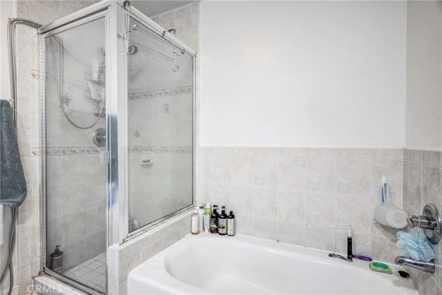 532 N Mariposa Avenue 104, Los Angeles, CA 90004