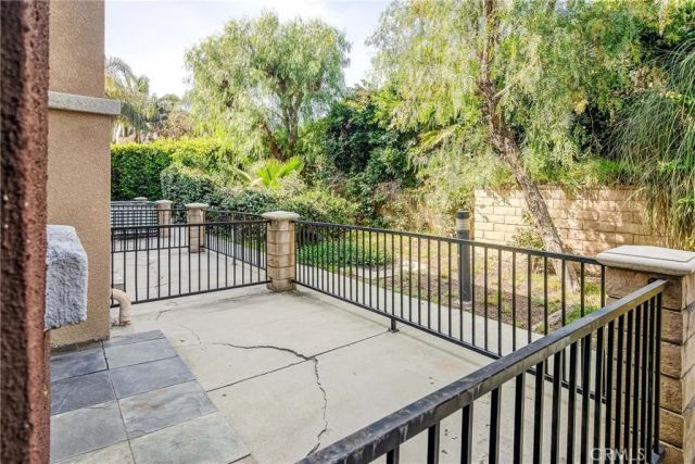 532 N Mariposa Avenue 104, Los Angeles, CA 90004