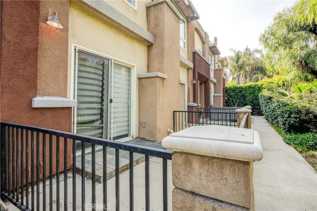 532 N Mariposa Avenue 104, Los Angeles, CA 90004