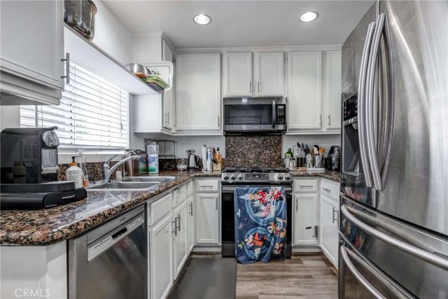 532 N Mariposa Avenue 104, Los Angeles, CA 90004