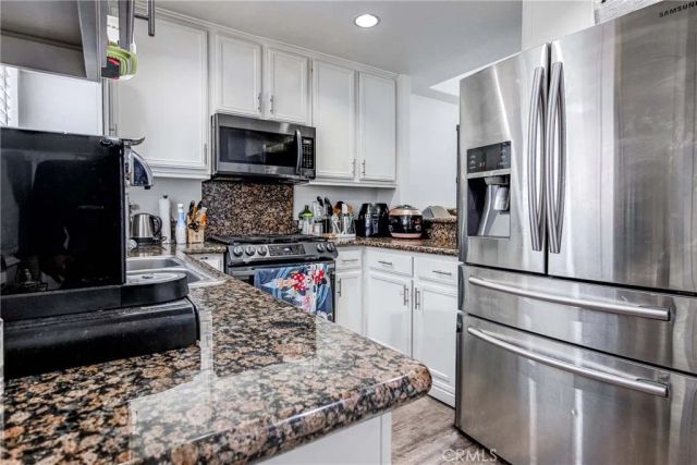 532 N Mariposa Avenue 104, Los Angeles, CA 90004
