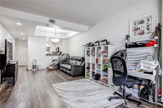 532 N Mariposa Avenue 104, Los Angeles, CA 90004