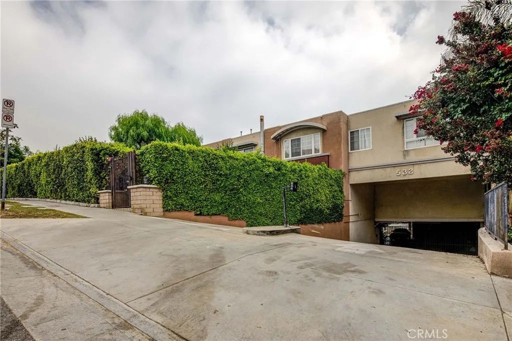 532 N Mariposa Avenue 104, Los Angeles, CA 90004