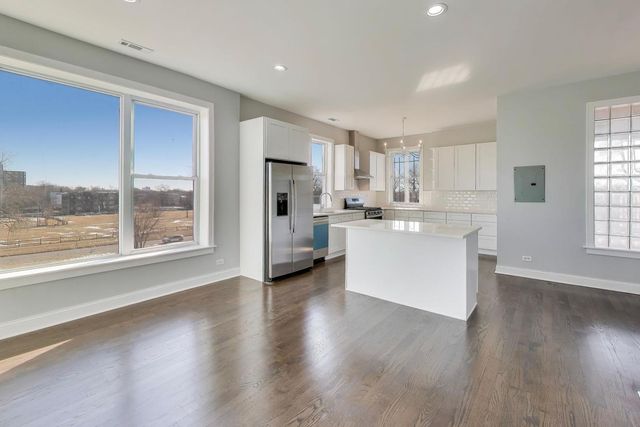 313 E 60th Street 4, Chicago, IL 60637