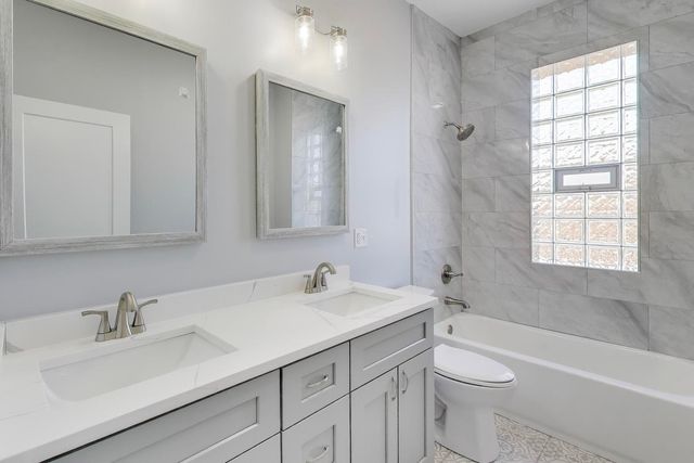 313 E 60th Street 4, Chicago, IL 60637