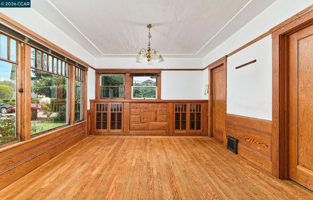 2636 Cole St, Oakland, CA 94601