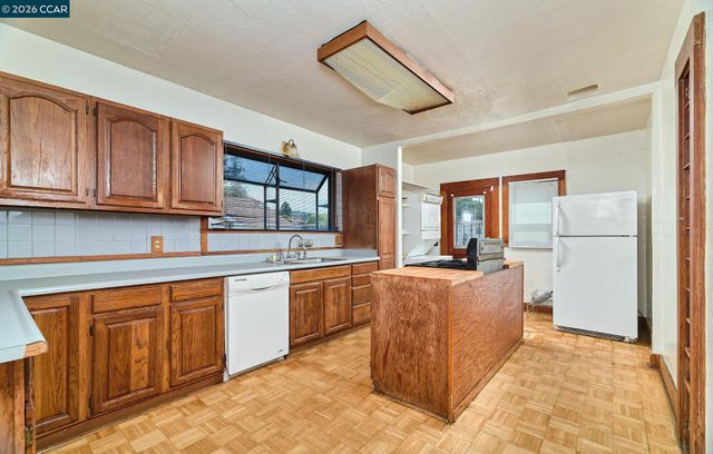 2636 Cole St, Oakland, CA 94601