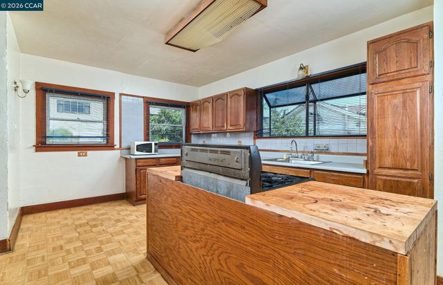 2636 Cole St, Oakland, CA 94601