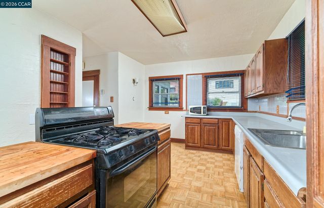 2636 Cole St, Oakland, CA 94601