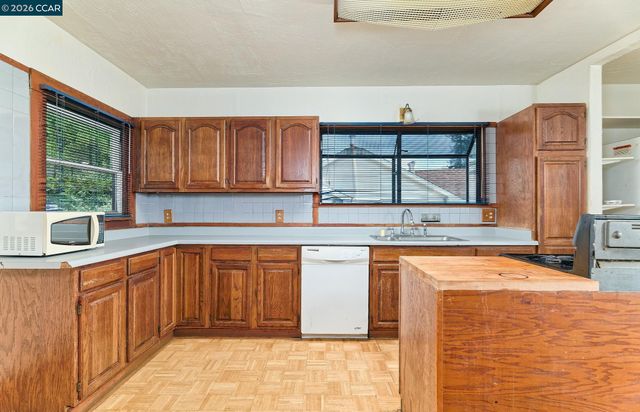 2636 Cole St, Oakland, CA 94601