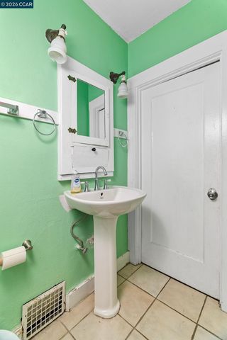 2636 Cole St, Oakland, CA 94601