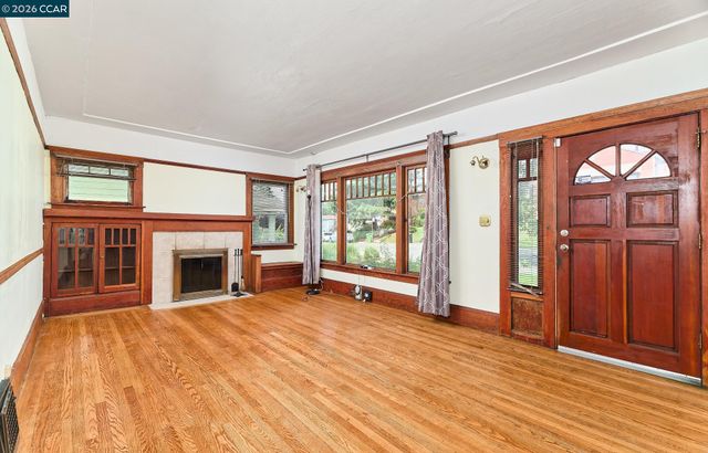 2636 Cole St, Oakland, CA 94601