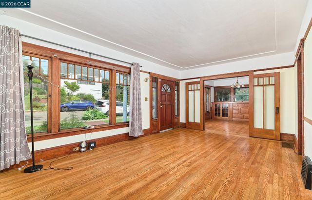 2636 Cole St, Oakland, CA 94601