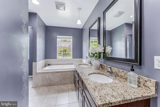 3447 LITTLE HUNTING CREEK DR, Alexandria, VA 22309