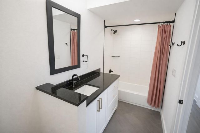 8501 Bronco LN, Lago Vista, TX 78645