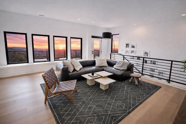 8501 Bronco LN, Lago Vista, TX 78645