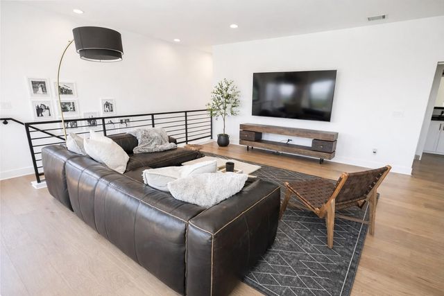 8501 Bronco LN, Lago Vista, TX 78645