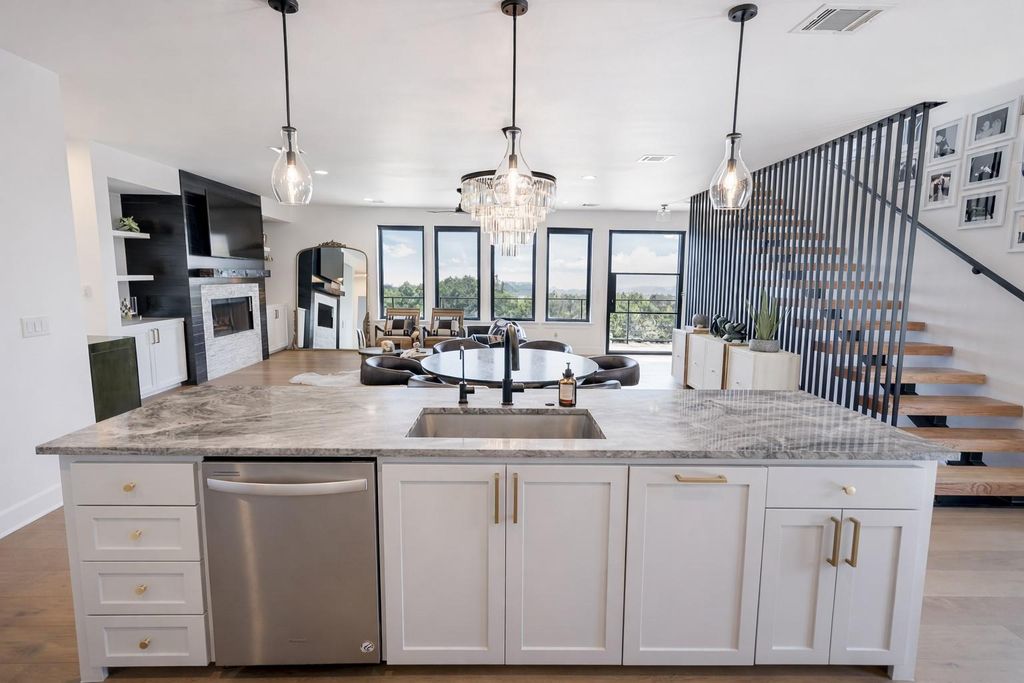 8501 Bronco LN, Lago Vista, TX 78645