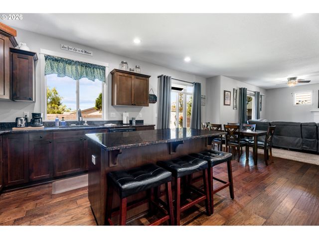 218 FINNEYS Ave, Molalla, OR 97038