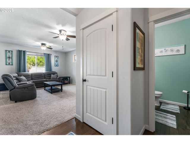 218 FINNEYS Ave, Molalla, OR 97038