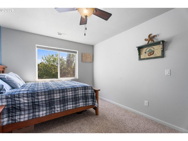 218 FINNEYS Ave, Molalla, OR 97038