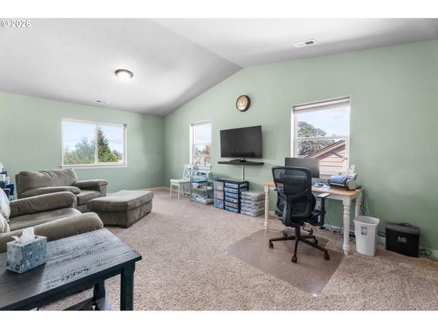 218 FINNEYS Ave, Molalla, OR 97038