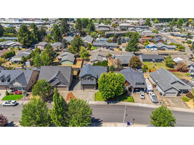 218 FINNEYS Ave, Molalla, OR 97038