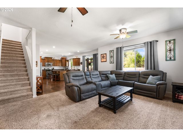 218 FINNEYS Ave, Molalla, OR 97038