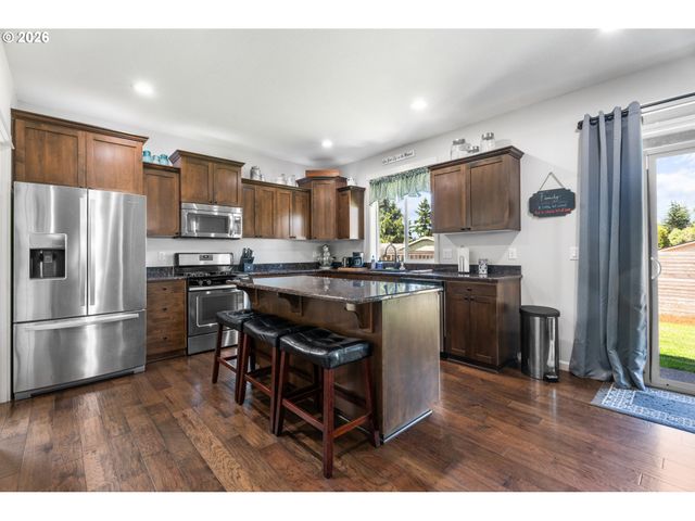 218 FINNEYS Ave, Molalla, OR 97038