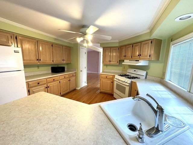 25 Fieldwood Dr, Bridgewater, MA 02324