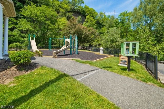 1098 Smith Manor Blvd, West Orange Twp., NJ 07052