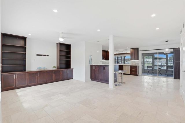 6537 CAPE HATTERAS WAY NE 4, St Petersburg, FL 33702