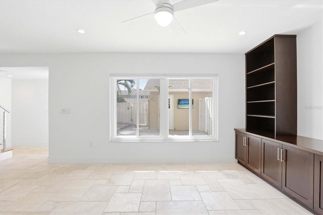 6537 CAPE HATTERAS WAY NE 4, St Petersburg, FL 33702