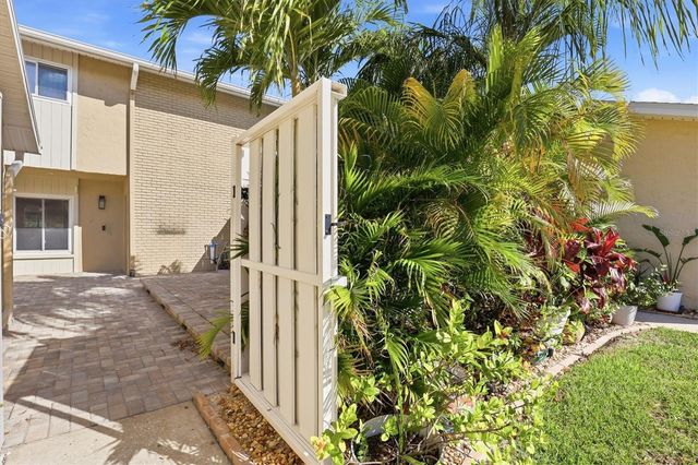 6537 CAPE HATTERAS WAY NE 4, St Petersburg, FL 33702