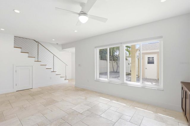 6537 CAPE HATTERAS WAY NE 4, St Petersburg, FL 33702