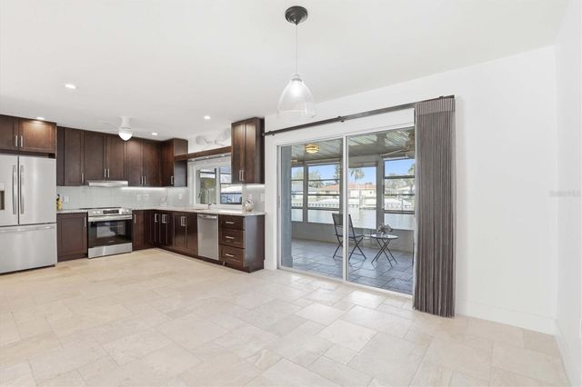 6537 CAPE HATTERAS WAY NE 4, St Petersburg, FL 33702