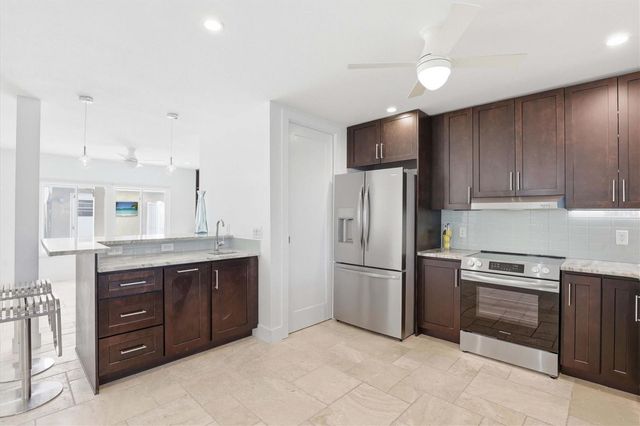 6537 CAPE HATTERAS WAY NE 4, St Petersburg, FL 33702