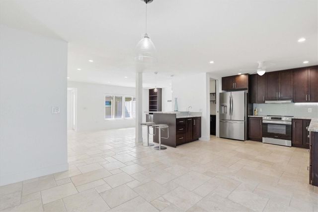 6537 CAPE HATTERAS WAY NE 4, St Petersburg, FL 33702