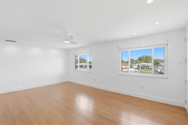 6537 CAPE HATTERAS WAY NE 4, St Petersburg, FL 33702