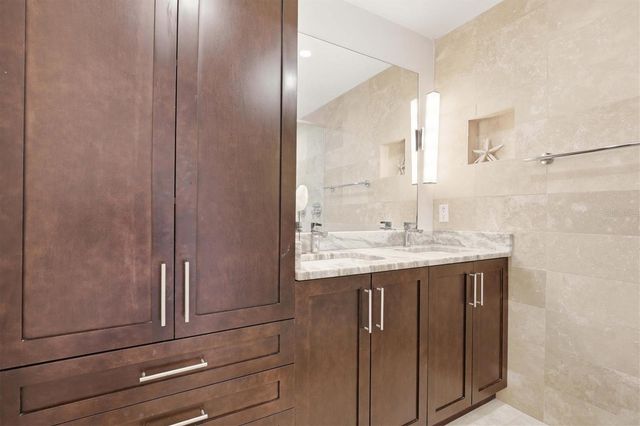 6537 CAPE HATTERAS WAY NE 4, St Petersburg, FL 33702