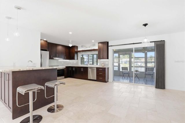 6537 CAPE HATTERAS WAY NE 4, St Petersburg, FL 33702