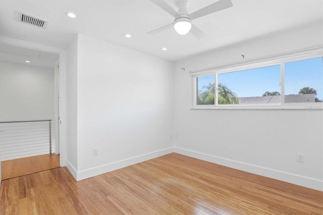 6537 CAPE HATTERAS WAY NE 4, St Petersburg, FL 33702