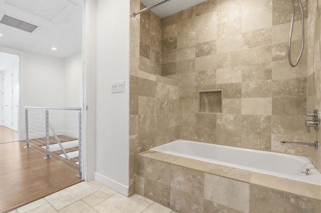 6537 CAPE HATTERAS WAY NE 4, St Petersburg, FL 33702