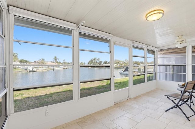 6537 CAPE HATTERAS WAY NE 4, St Petersburg, FL 33702