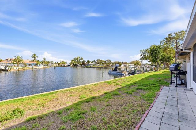 6537 CAPE HATTERAS WAY NE 4, St Petersburg, FL 33702