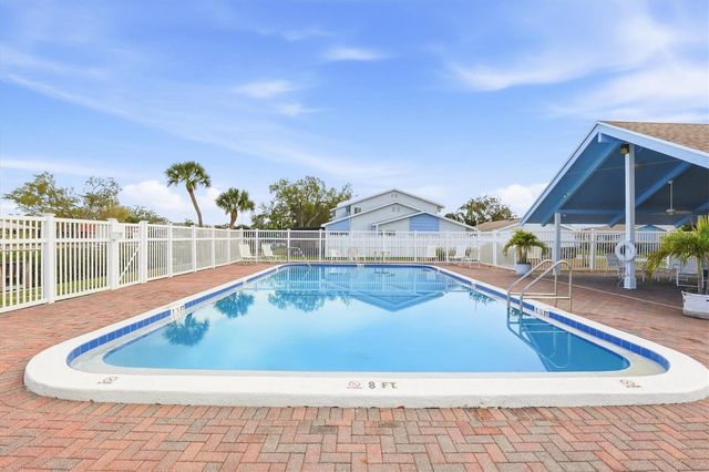 6537 CAPE HATTERAS WAY NE 4, St Petersburg, FL 33702